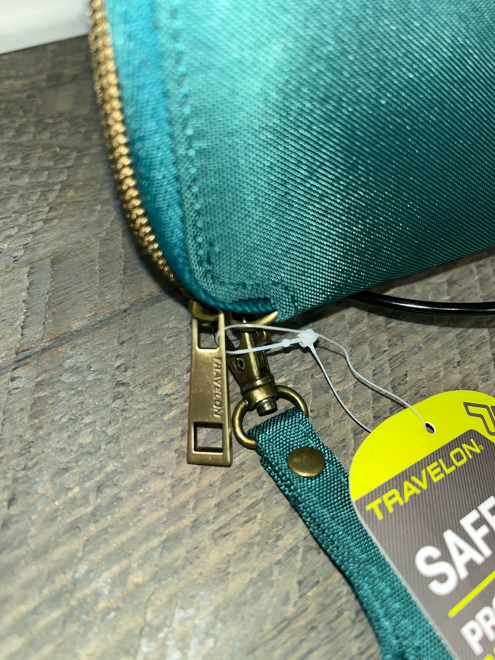 Travelon Wallet Wristlet Safe ID RFID Blocking Full Zip Around Closure - Picture 5 of 7